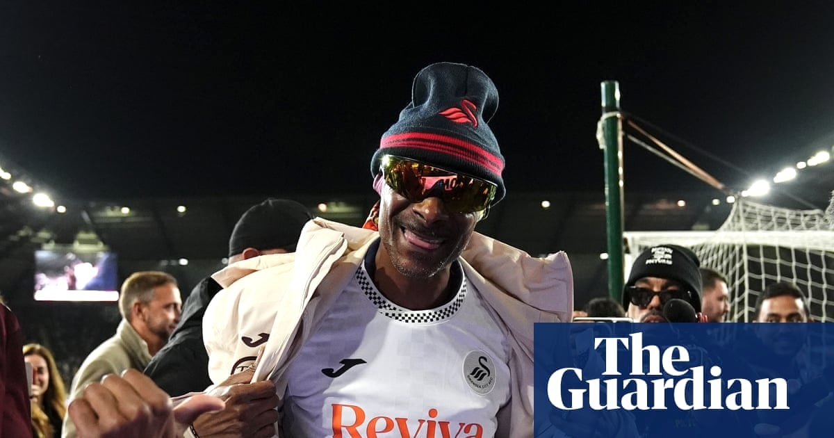 Snoop Dogg 首访斯旺西获护卫队致敬，普雷斯顿1-1战平